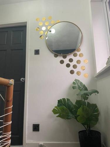 บริการและสิ่งอำนวยความสะดวก, Stunning 3-bedroom Great Sankey Home in เชสเชอะ