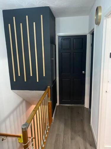 บริการและสิ่งอำนวยความสะดวก, Stunning 3-bedroom Great Sankey Home in เชสเชอะ