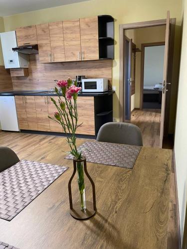 Yellow apartments in 鮑里斯皮爾