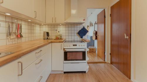 Unique Location - Bodanes - Hoydalar - 6 BR Villa, Tórshavn (photo 8)