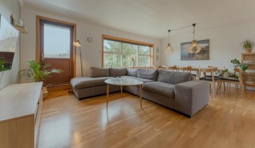 Unique Location - Bodanes - Hoydalar - 6 BR Villa, Tórshavn (photo 3)
