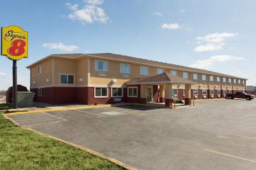 Super 8 by Wyndham Lees Summit - image 10