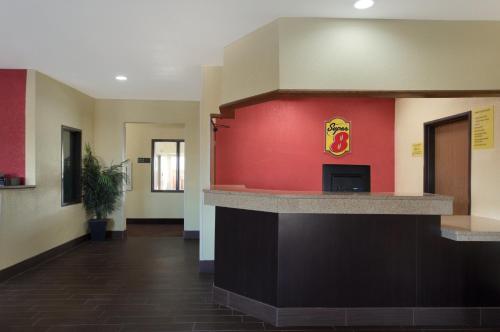 Super 8 by Wyndham Lees Summit - image 14