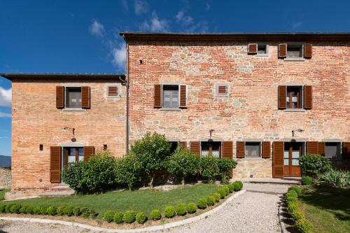 Farmhouse in Tuscany with Pool and Hill Views