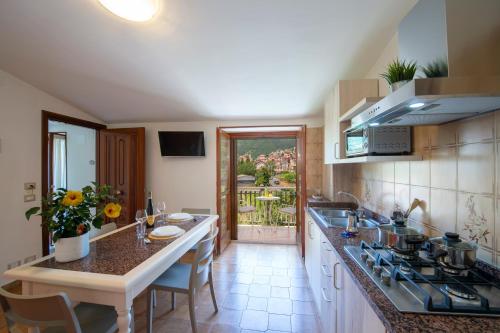 Cocina, I colori della Luna in Agerola