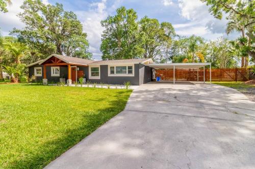 Plant City Modern Soho Farmhouse- Event Friendly in Plant City, USA