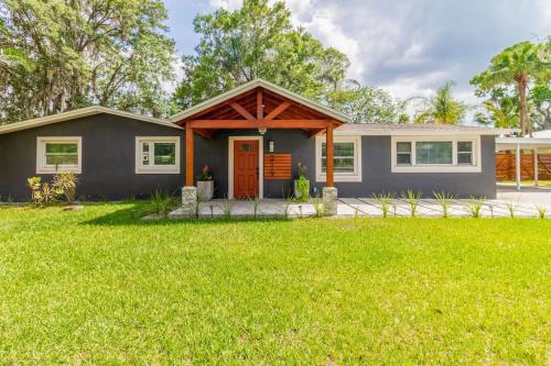 Plant City Modern Soho Farmhouse- Event Friendly in Plant City, USA