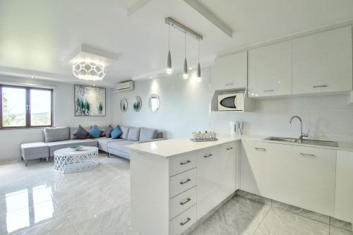 Cocina, San Lameer Villa 2505 by Top Destinations Rentals in Southbroom