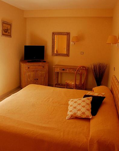1 queen bed