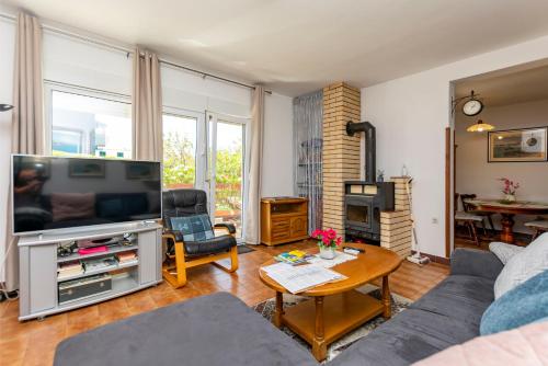 Two-Bedroom Apartment image 6