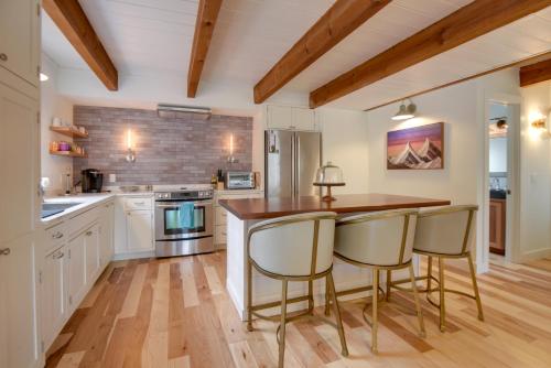 Private Hot Tub & Deck: North Conway Retreat in Hales Location (NH)