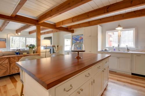 Private Hot Tub & Deck: North Conway Retreat in Hales Location (NH)