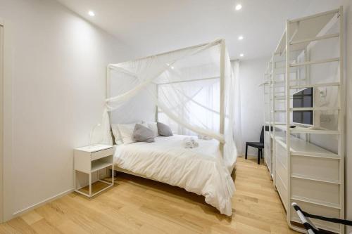 AB Plus - via Sant'Isaia 102