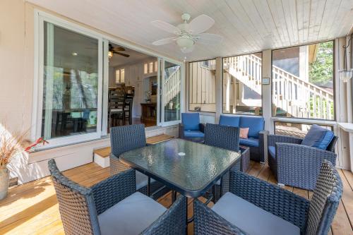 Bald Mountain Lake Escape in Lake Lure, USA