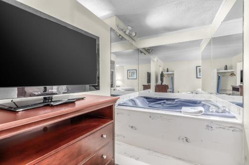 Crossroads Inn & Suites - image 23