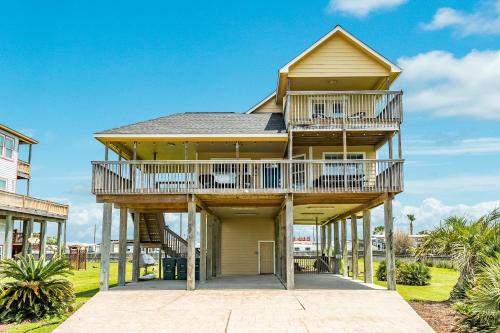 Classy Home with Backyard Oasis Hot Tub and 2 Shaded Decks in Galveston, USA
