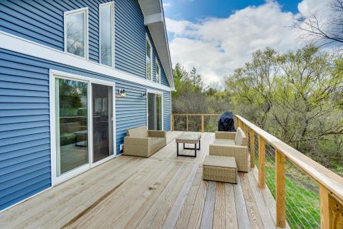 Sleepy Hollow Lake Home with Deck, Pool Access!