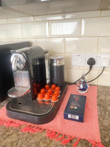 Entire 4 bedroom House - EV POINT & FREE PARKING, Liverpool (photo 5)