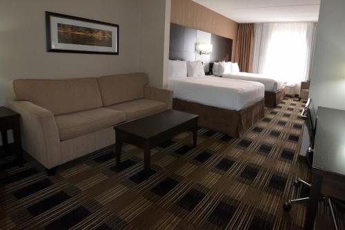 Holiday Inn Express & Suites Ottawa East-Orleans, an IHG Hotel