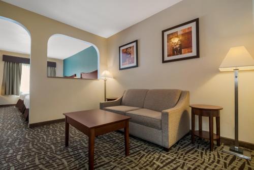 Best Western Topeka Inn & Suites - image 12