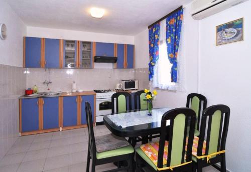  Apartments Dalmi in Ražanj