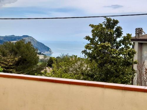 A27 - Poggio, quadrilocale con vista sul mare di Portonovo