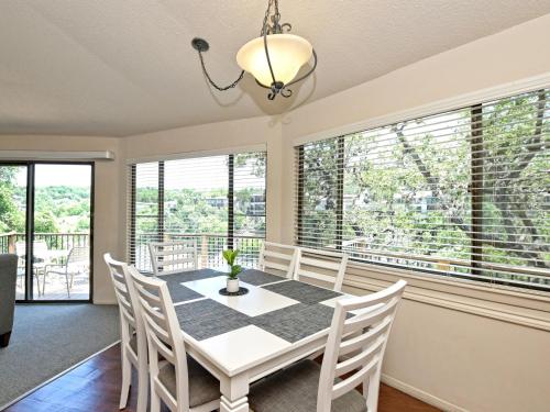 Lakefront Bungalow With Pool & Hot Tub #5