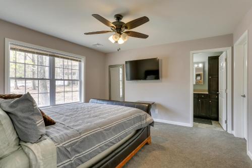 Walk to Lake Wallenpaupack: Poconos Vacation Home in Lakeville (PA)