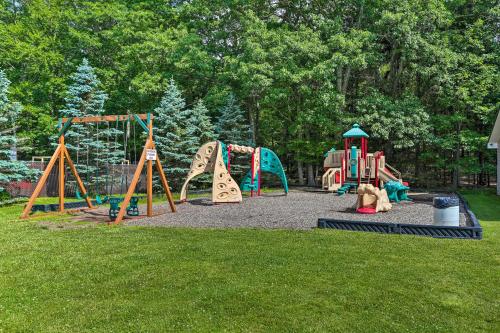Walk to Lake Wallenpaupack: Poconos Vacation Home in Lakeville (PA)