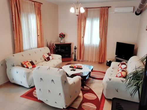 Aloni Home in Moires