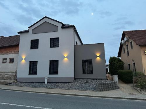 ทัศนียภาพภายนอกโรงแรม, Restaurace - penzion Bavorsky dvur in เซเซมิช