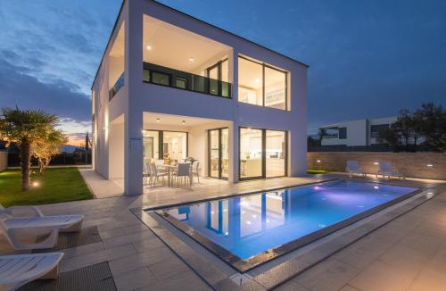 Villa Weiss Malinska Heated Pool - Osmosis System – khách sạn tại Milcetici