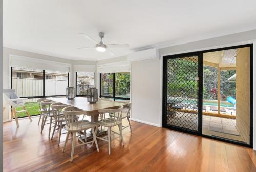 Heated Pool, Beach Side Entetainer, Sleeps 18 in Umina Beach