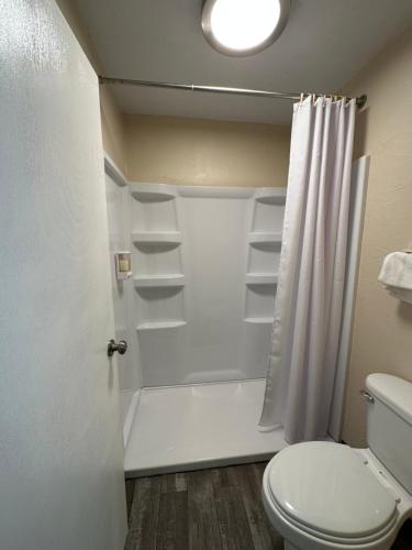 Zuhanyzó, Ambassador Inn "WEEKLY RATE AVAILABLE" in Perryton (TX)