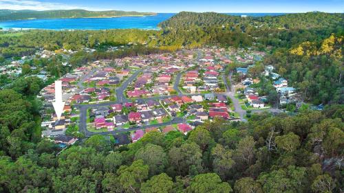 Heated Pool, Beach Side Entetainer, Sleeps 18 in Umina Beach