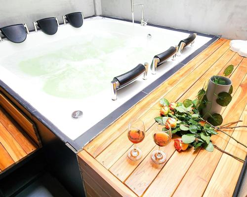Vintage House With Jacuzzi In Manila, Medellín