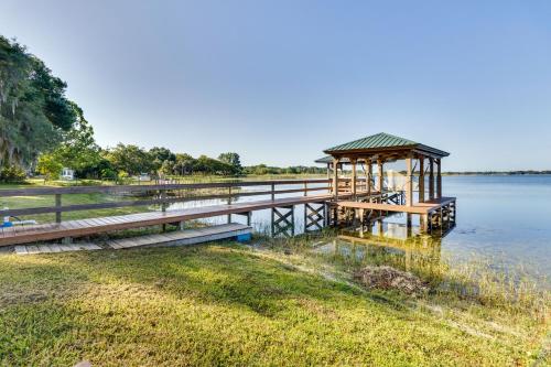 Lakefront Tavares Cabin with Deck, Patio and Dock!
