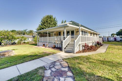 Lakefront Tavares Cabin with Deck, Patio and Dock!