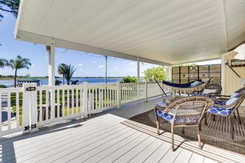 Lakefront Tavares Cabin with Deck, Patio and Dock!