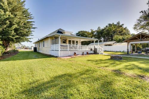 Lakefront Tavares Cabin with Deck, Patio and Dock!