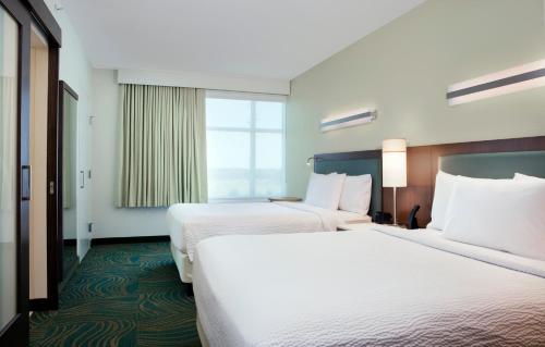 SpringHill Suites by Marriott Orlando at FLAMINGO CROSSINGS Town Center-Western Entrance