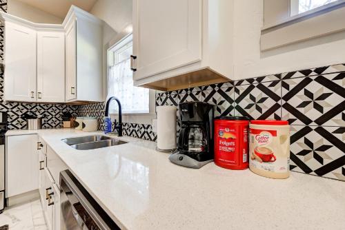 Cottage Chic- Less than 5 mins to Plaza District in Oklahoma City, USA