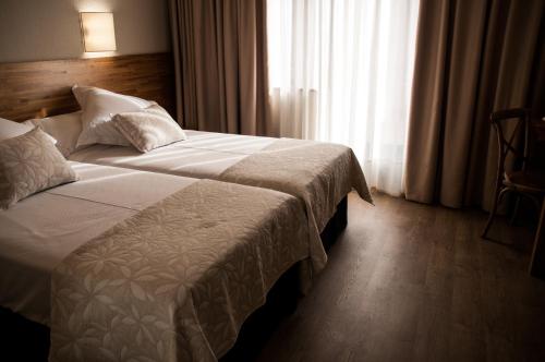 2 twin beds
