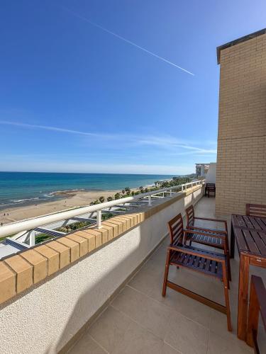 Two-Bedroom Superior Apartment with Frontal Sea View image 7