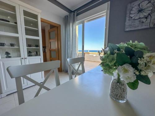 Two-Bedroom Superior Apartment with Frontal Sea View image 4