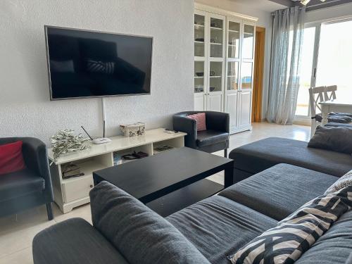 Two-Bedroom Superior Apartment with Frontal Sea View image 3