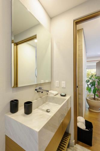Harmonious 3BR with Private Terrace in Polanco image 7