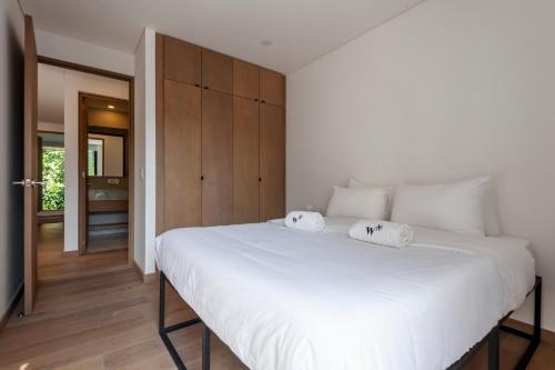 Urban 3BR Duplex with terrace in Polanco room in Schiller 122 by Wynwood House