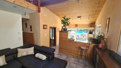 Chez Pewee, beau duplex en ville, parc privé (Chez Pewee, beau duplex en ville, parc prive) in Martigny