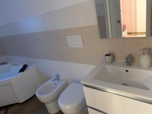 King Room with Spa Bath image 10